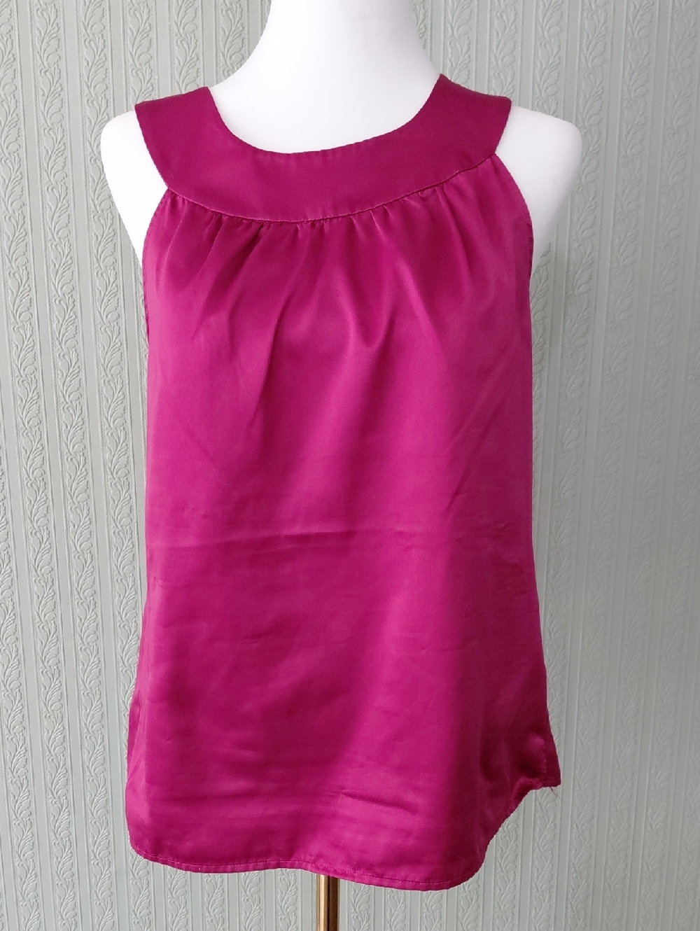ANN TAYLOR Like New! Fuchsia Sleeveless Blouse silky  Dressy Business Size 6